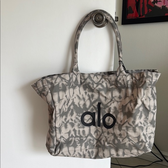 ALO Yoga Gray Structured Tote Bag - Picture 2 of 2